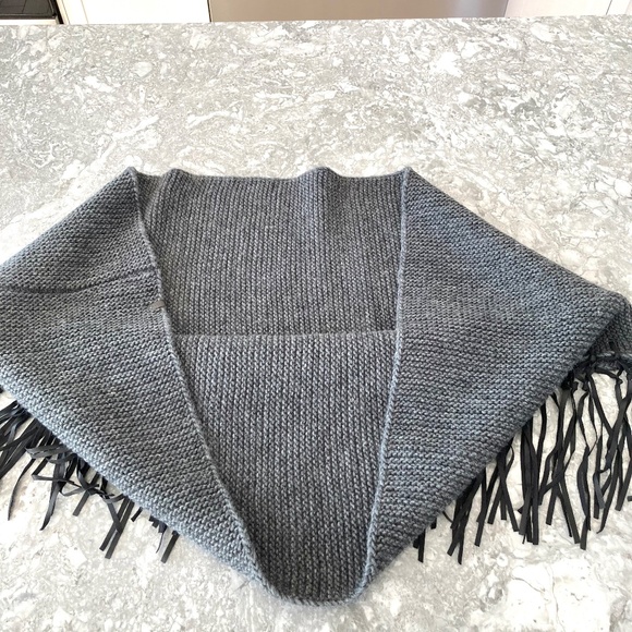 ESPRIT Fringed Infinity Knit Scarf - Picture 3 of 10